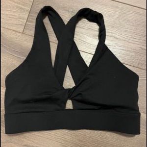 Fabletics oasis sports bra with twist